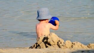 Desfrutando o Verão na Praia: Segurança Infantil é Prioridade