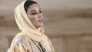 Conheça a vida de Sheikha Moza Bint Nasser: poder e muito luxo no Catar