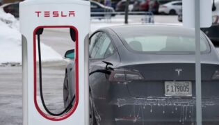Onda de Frio em Chicago Impacta Autonomia de Baterias de Veículos Tesla