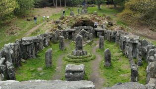 5 Lugares Mais Misteriosos da Terra: De Lagos Coloridos a conexões desconhecidas