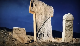 O Enigma dos Bolsões dos Deuses de Göbekli Tepe