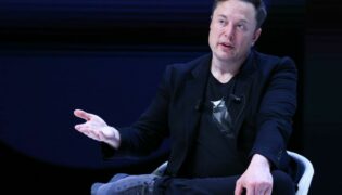Tesla Revoluciona Indústria com Robôs Humanóides