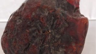 Pedra de porta revela fortuna escondida de R$ 5,6 milhões