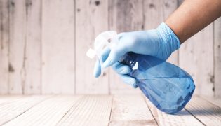 Como a Sal Pode Facilitar a Limpeza de Seus Móveis de Tecido