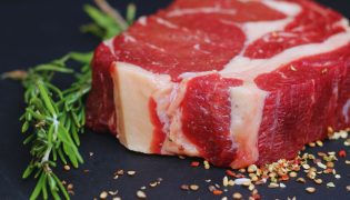 Carne bovina reduz preço no Brasil: impactos e perspectivas