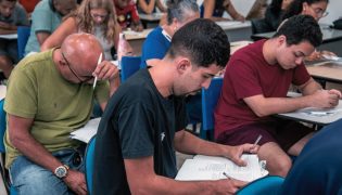Vestibular Cederj 2026: inscrições abertas para cursos semipresenciais no Rio